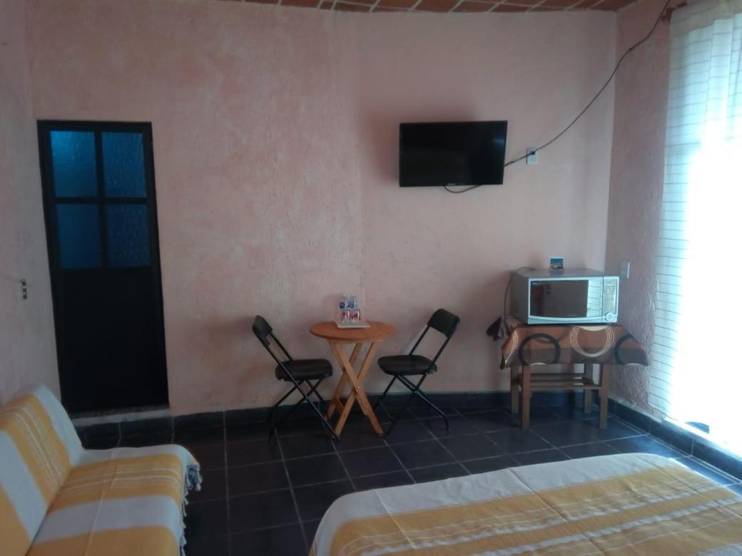 Hospedaje Casa Cortes - Recamaras De Descanso, Tepoztlan Mor - No Contamos Con Estacionamiento المظهر الخارجي الصورة
