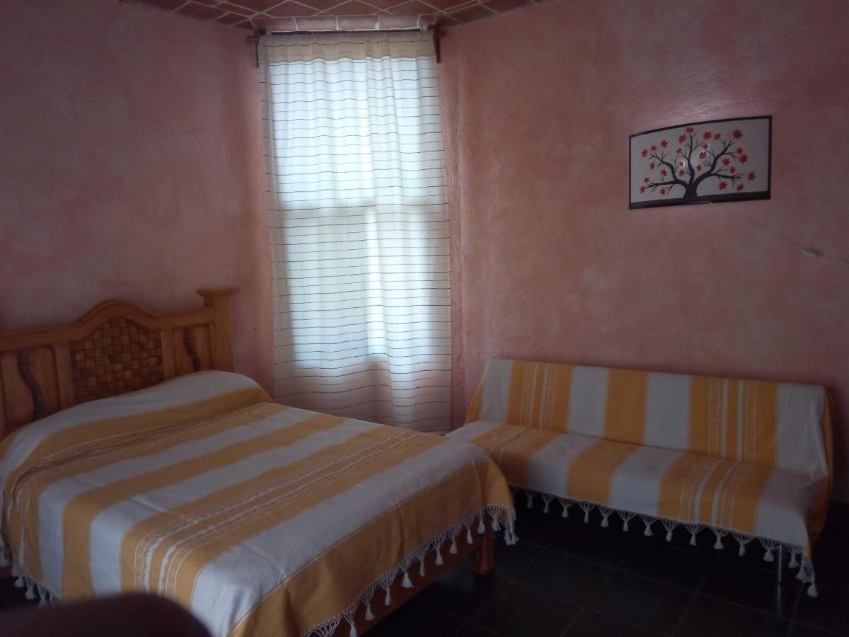 Hospedaje Casa Cortes - Recamaras De Descanso, Tepoztlan Mor - No Contamos Con Estacionamiento المظهر الخارجي الصورة